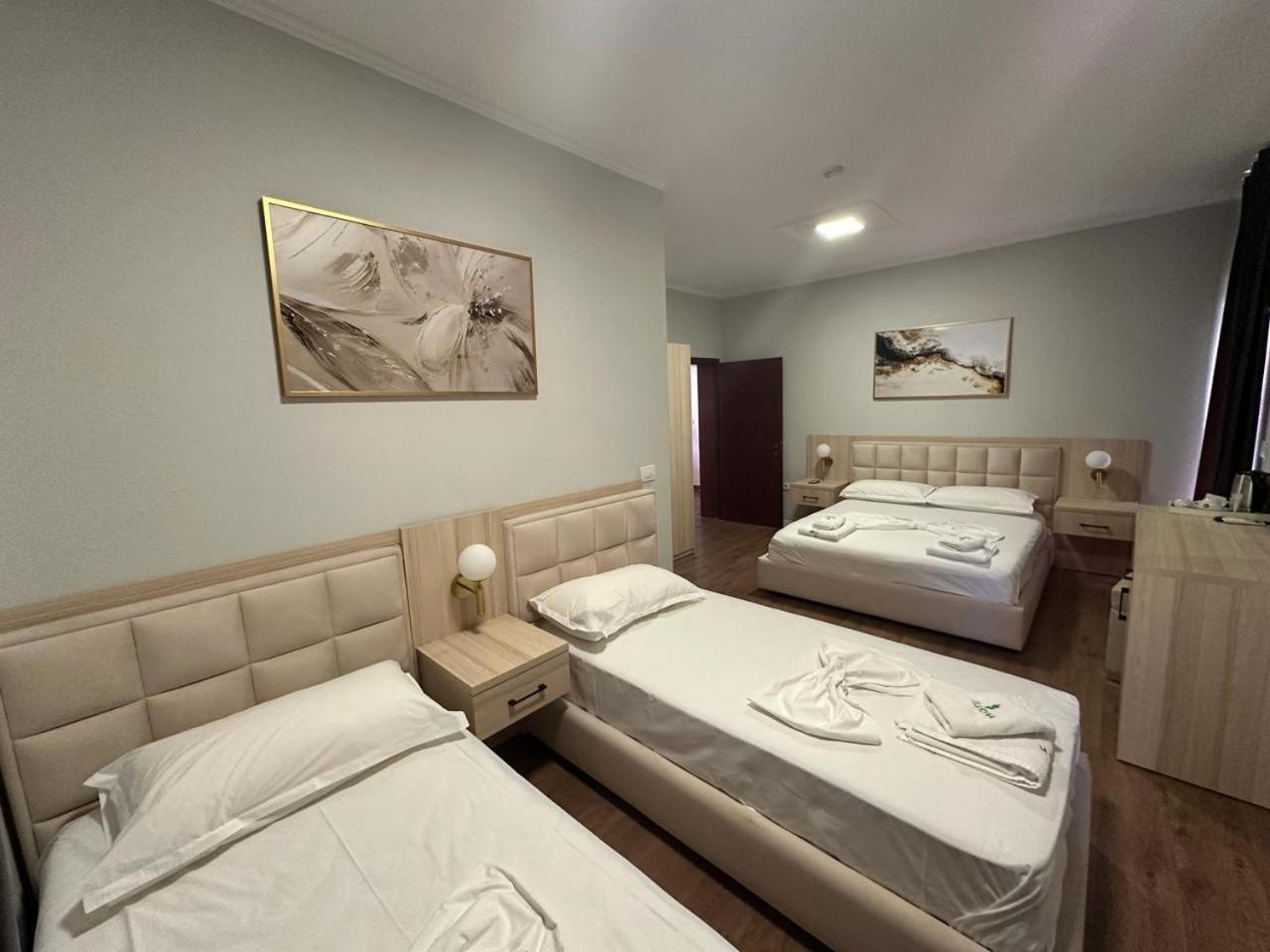 Hotel Dollari Kryemëdhej المظهر الخارجي الصورة