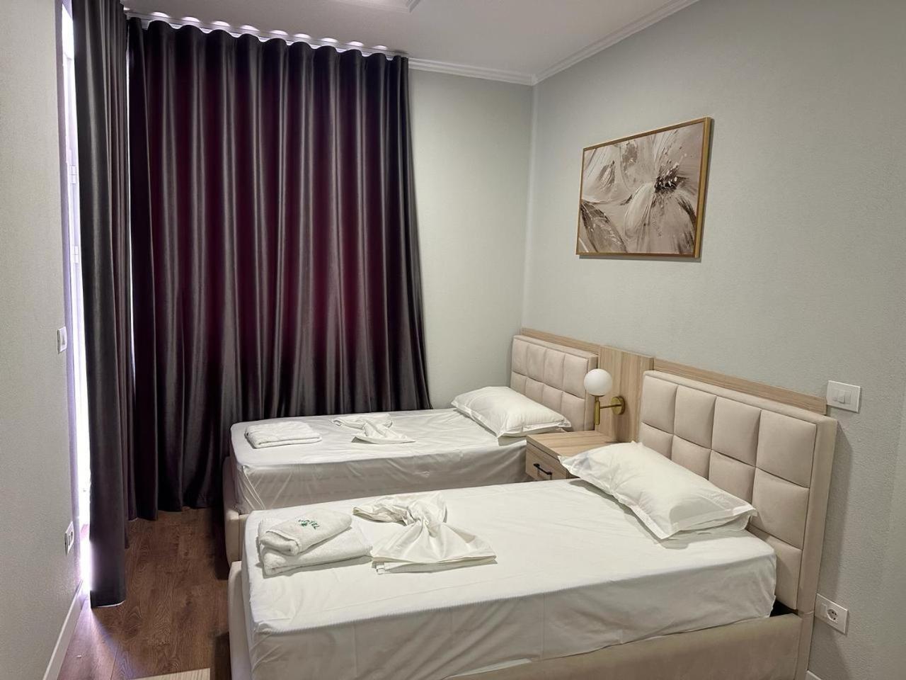 Hotel Dollari Kryemëdhej المظهر الخارجي الصورة